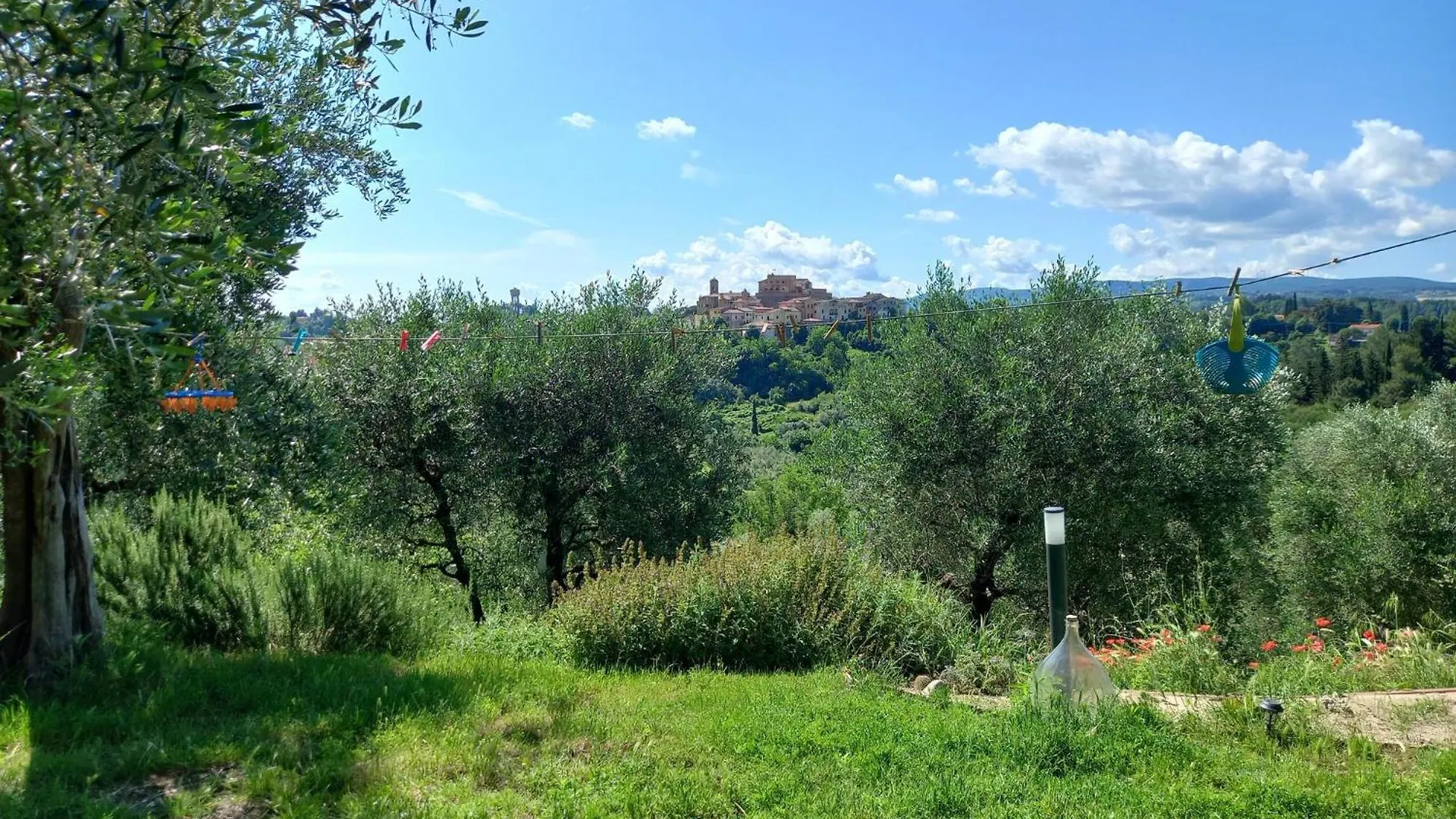 La Lucciola Villa Lari 0*,