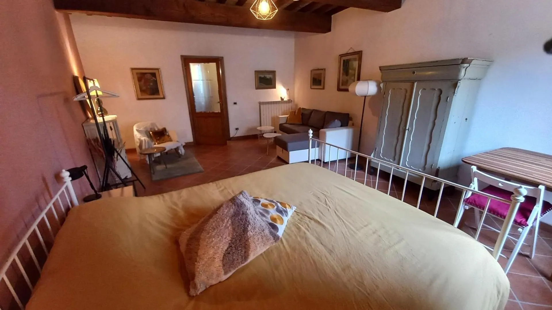 Semesterbostad La Lucciola Villa Lari Italien